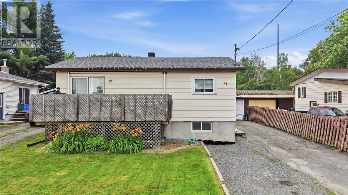 24 Laren Street, Wahnapitae, Ontario  P0M 3C0 - Photo 2 - 2129161