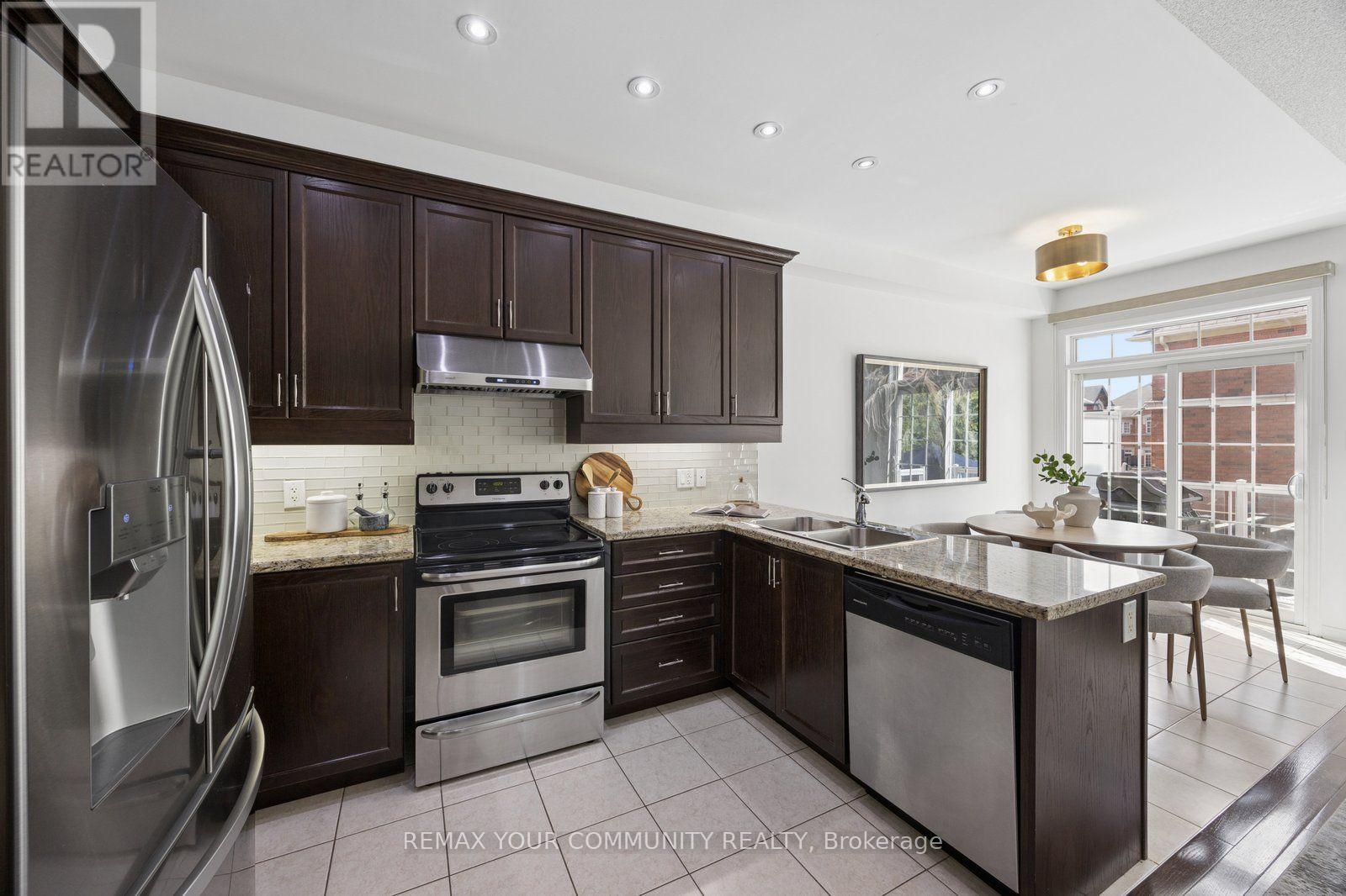 21 Warbler Avenue, Vaughan, Ontario  L6A 0X5 - Photo 6 - N13556490