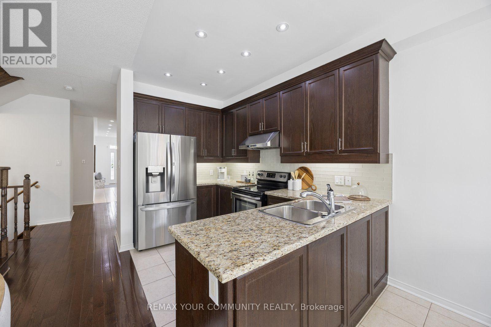 21 Warbler Avenue, Vaughan, Ontario  L6A 0X5 - Photo 7 - N13556490