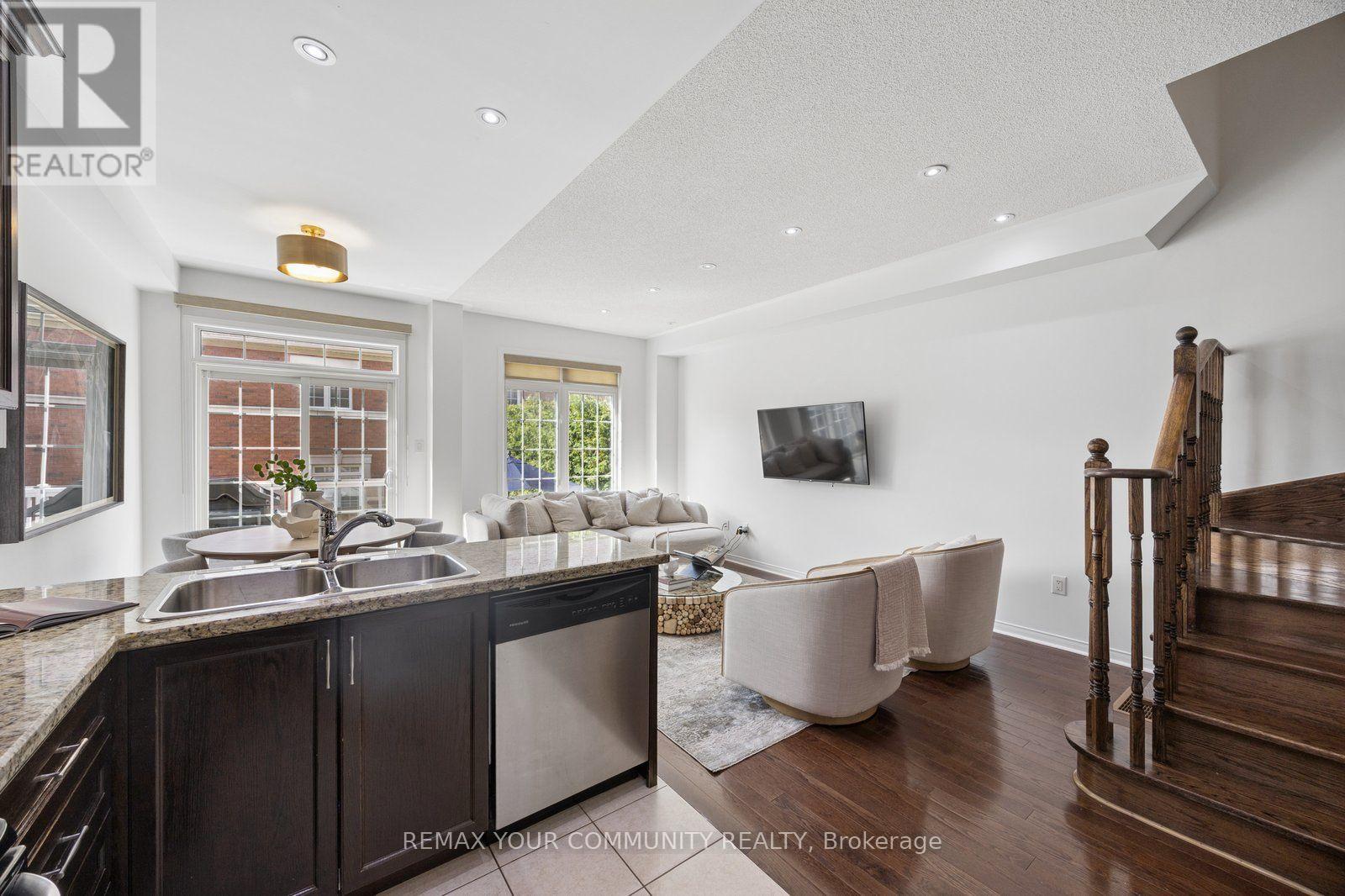 21 Warbler Avenue, Vaughan, Ontario  L6A 0X5 - Photo 8 - N13556490