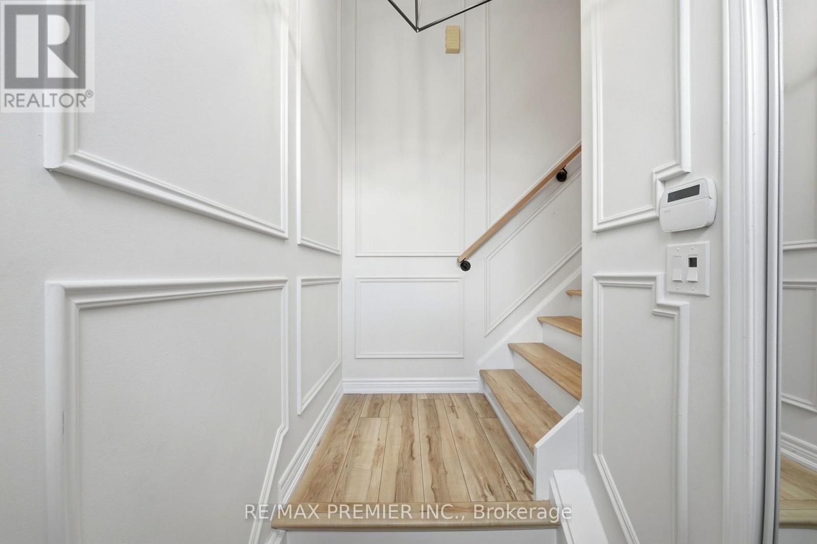 21 Avon Crescent, Vaughan, Ontario  L4L 1H4 - Photo 7 - N13556428