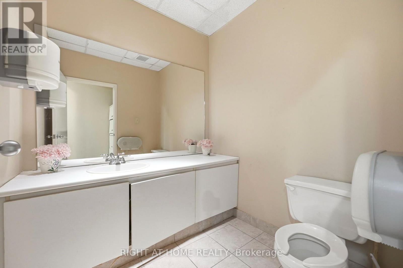 205 - 2601 Matheson Boulevard E, Mississauga, Ontario L4W 5A8 - Photo 16 - W13556374