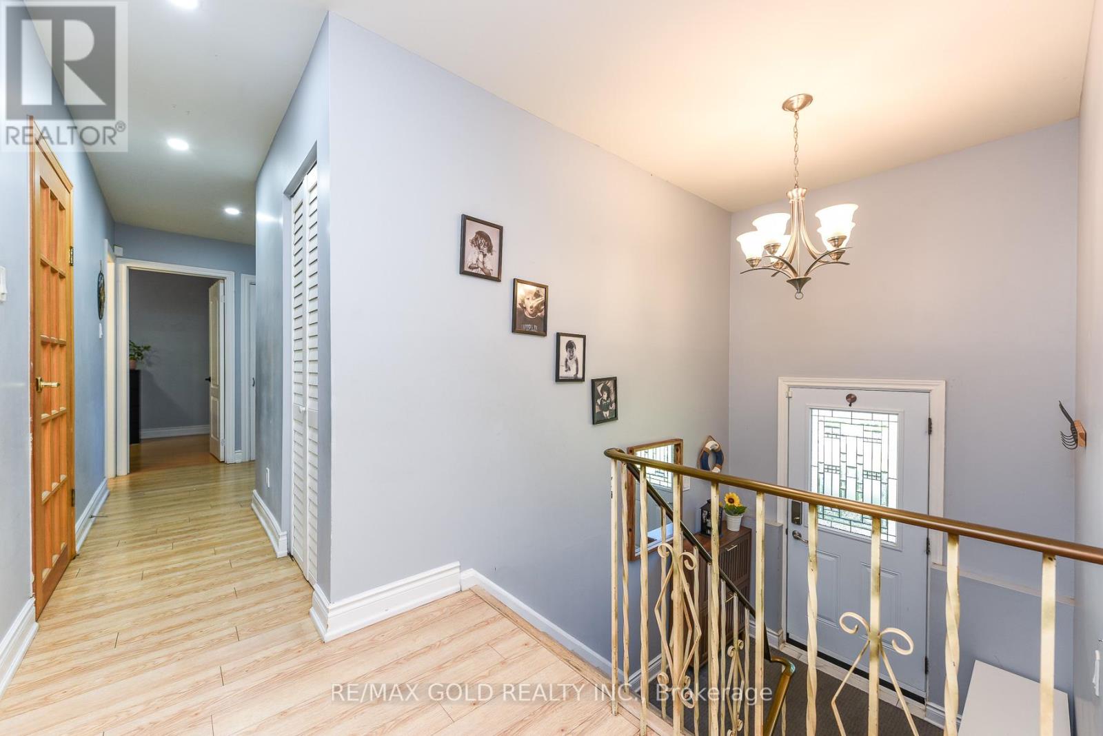 18 Drury Crescent, Brampton, Ontario  L6T 1L2 - Photo 9 - W13508880