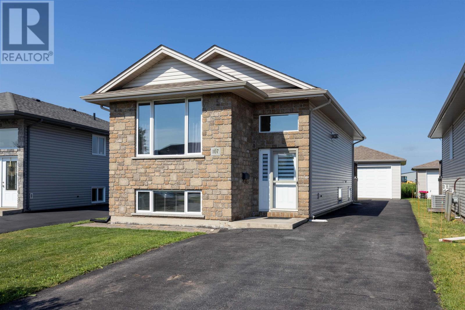 107 Reindeer AVE, Thunder Bay