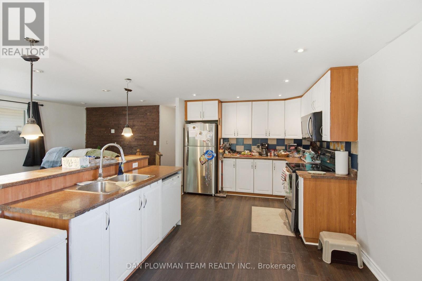 1185 Norman Court, Oshawa, Ontario  L1H 7X2 - Photo 4 - E13543882