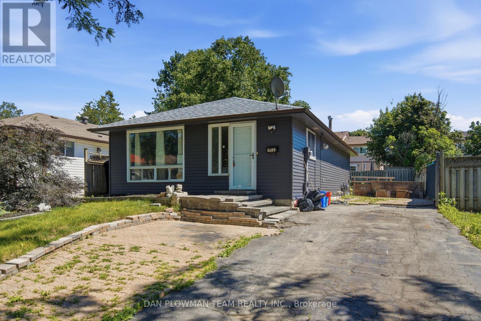 1185 Norman Court, Oshawa, Ontario  L1H 7X2 - Photo 2 - E13543882