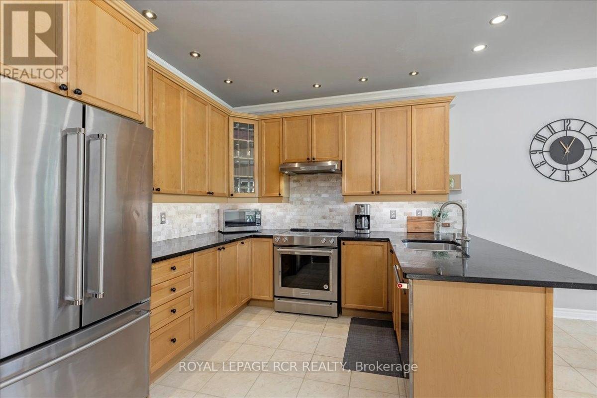 80 Versailles Crescent, Barrie (Innis-Shore), Ontario  L4M 0B7 - Photo 15 - S13556168