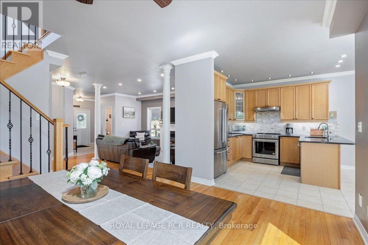 80 Versailles Crescent, Barrie (Innis-Shore), Ontario  L4M 0B7 - Photo 14 - S13556168