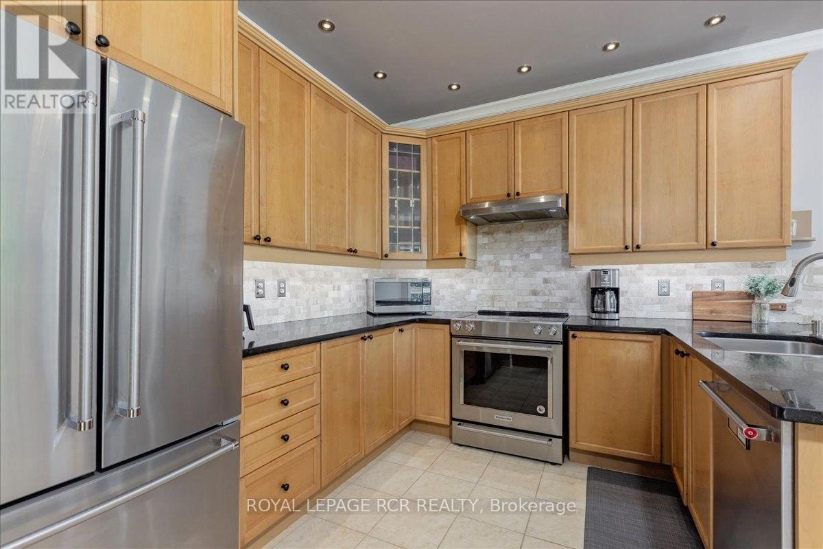 80 Versailles Crescent, Barrie (Innis-Shore), Ontario  L4M 0B7 - Photo 16 - S13556168