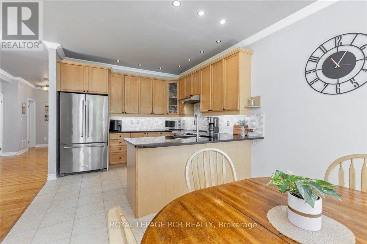 80 Versailles Crescent, Barrie (Innis-Shore), Ontario  L4M 0B7 - Photo 18 - S13556168