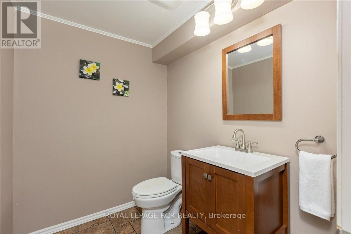 80 Versailles Crescent, Barrie (Innis-Shore), Ontario  L4M 0B7 - Photo 33 - S13556168