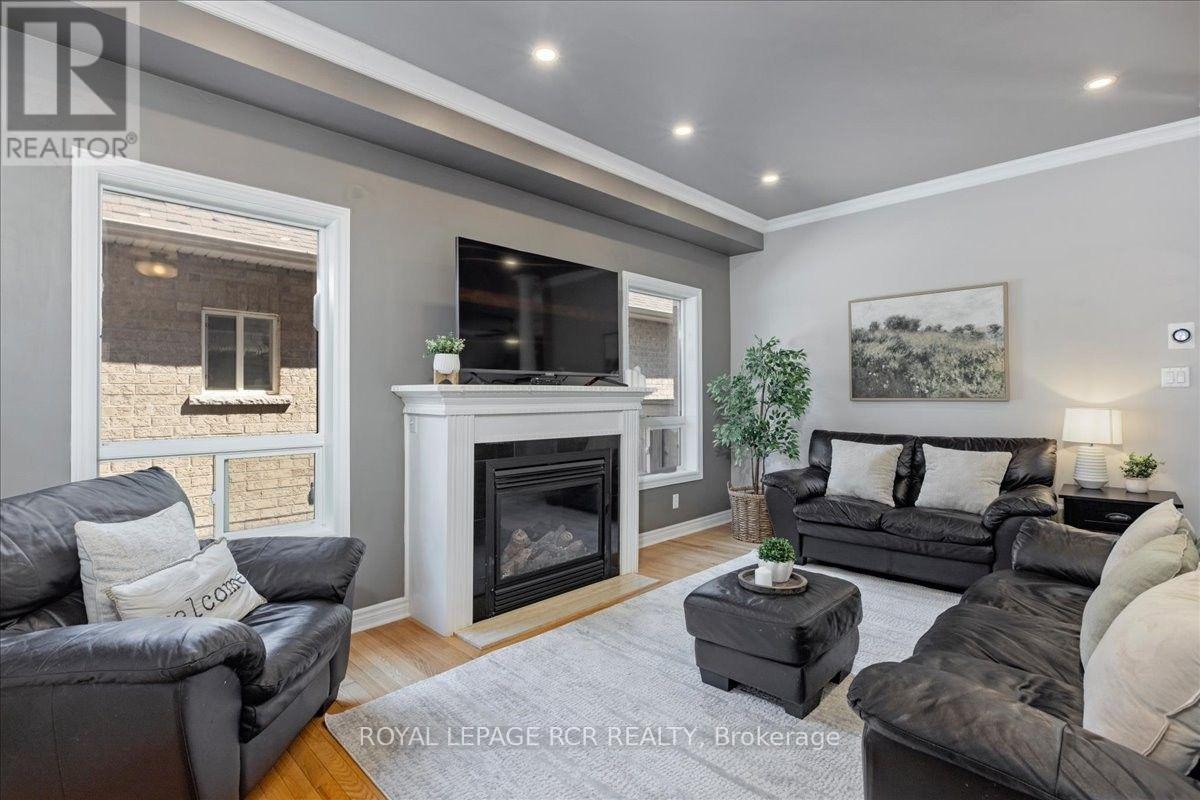 80 Versailles Crescent, Barrie (Innis-Shore), Ontario  L4M 0B7 - Photo 6 - S13556168