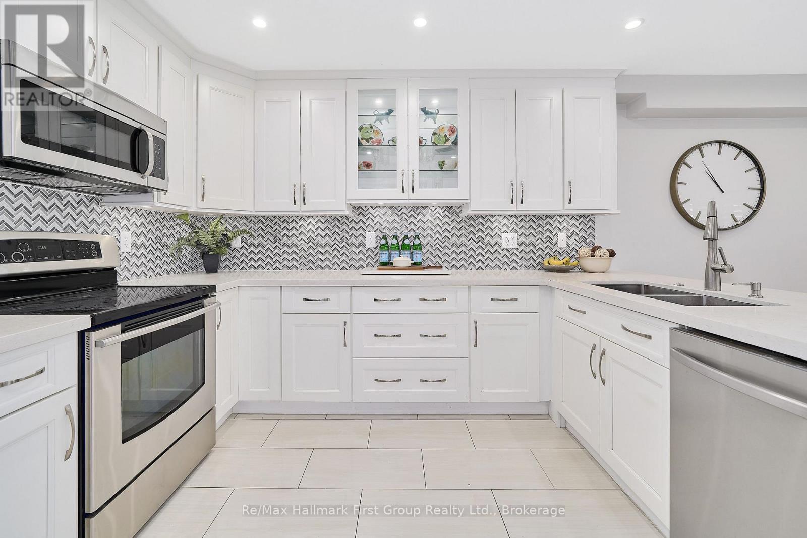33 Carlinds Drive, Whitby, Ontario L1R 3B9 - Photo 14 - E13556784