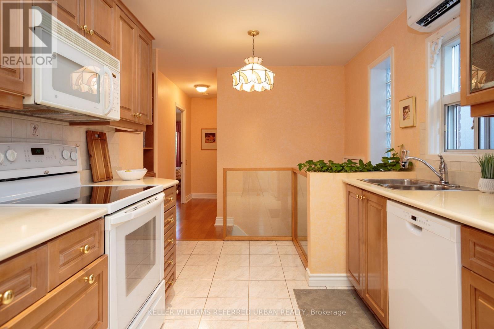345 Moore Avenue, Toronto, Ontario  M4G 1E2 - Photo 10 - C13556680