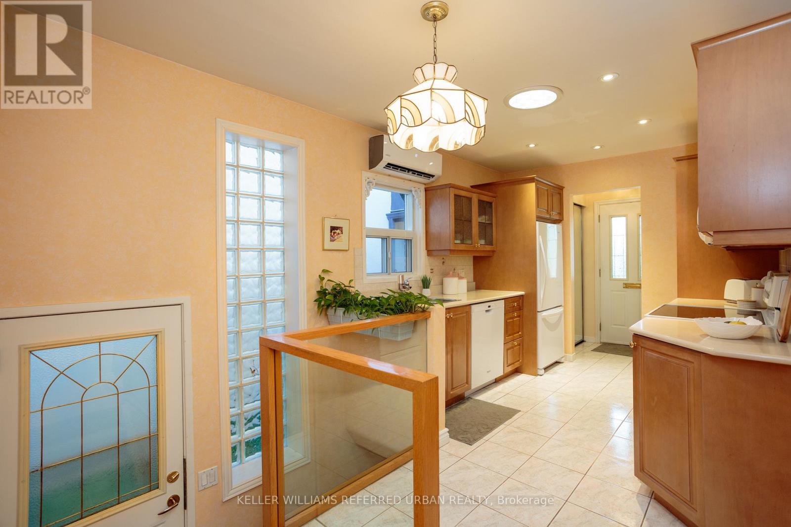 345 Moore Avenue, Toronto, Ontario  M4G 1E2 - Photo 8 - C13556680
