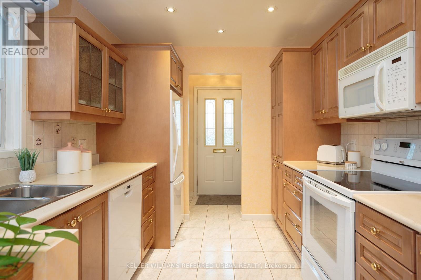 345 Moore Avenue, Toronto, Ontario  M4G 1E2 - Photo 9 - C13556680