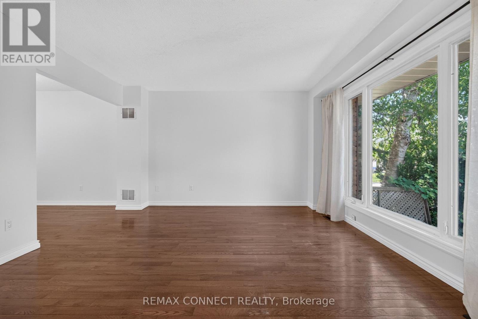829 Cavan Court, Oshawa, Ontario L1J 7B8 - Photo 4 - E13556742