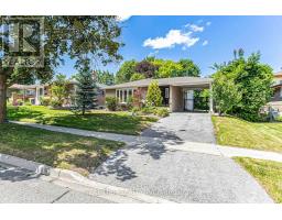 52 DEVINS DRIVE, Aurora, Ontario