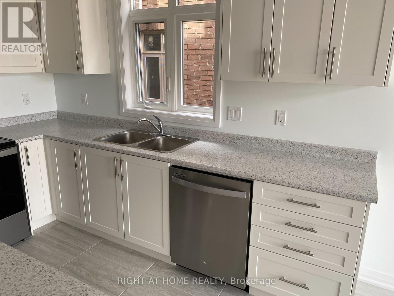 31 Copperhill Heights, Barrie, Ontario  L9J 0K6 - Photo 4 - S13556724