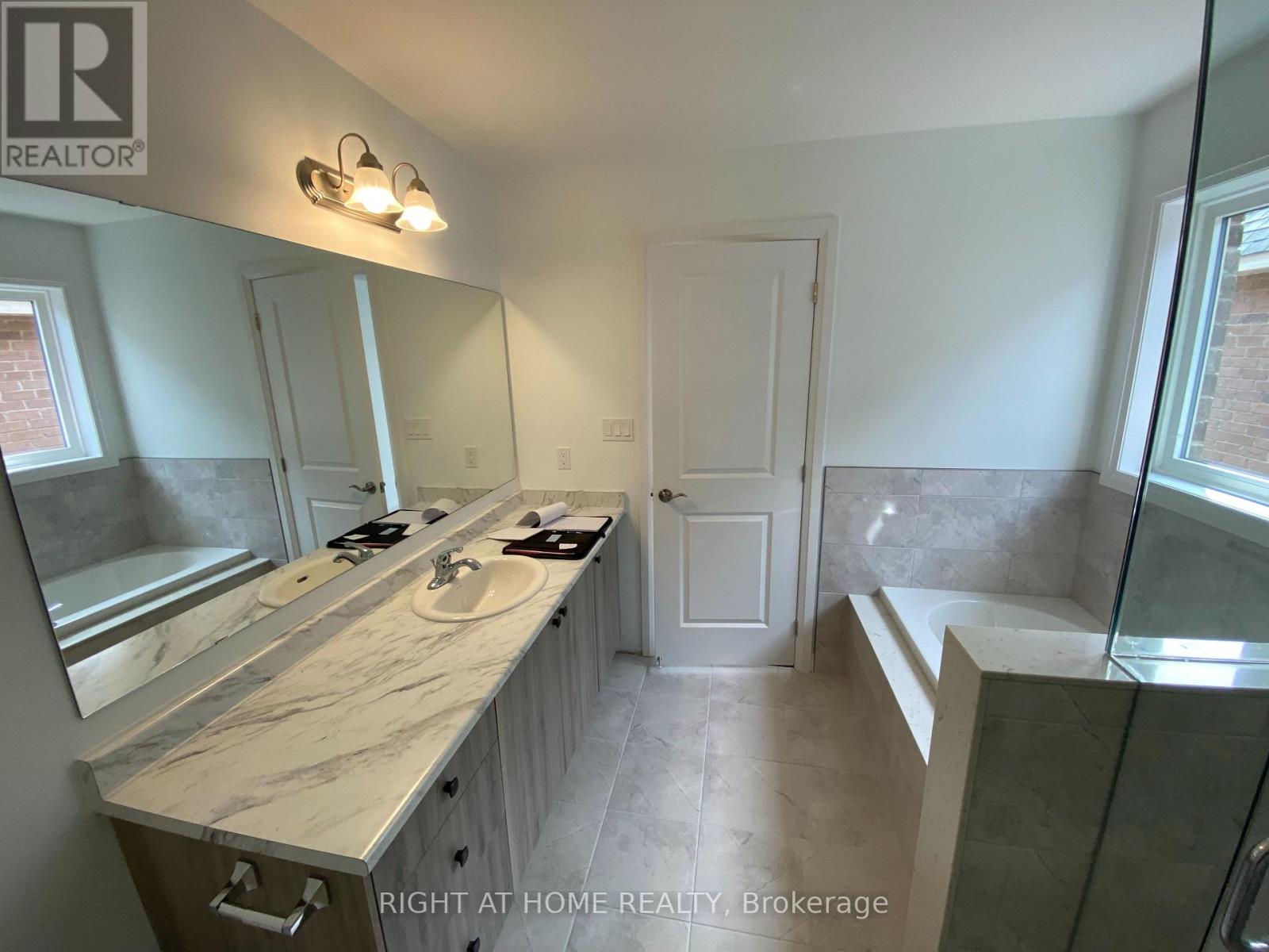 31 Copperhill Heights, Barrie, Ontario  L9J 0K6 - Photo 7 - S13556724