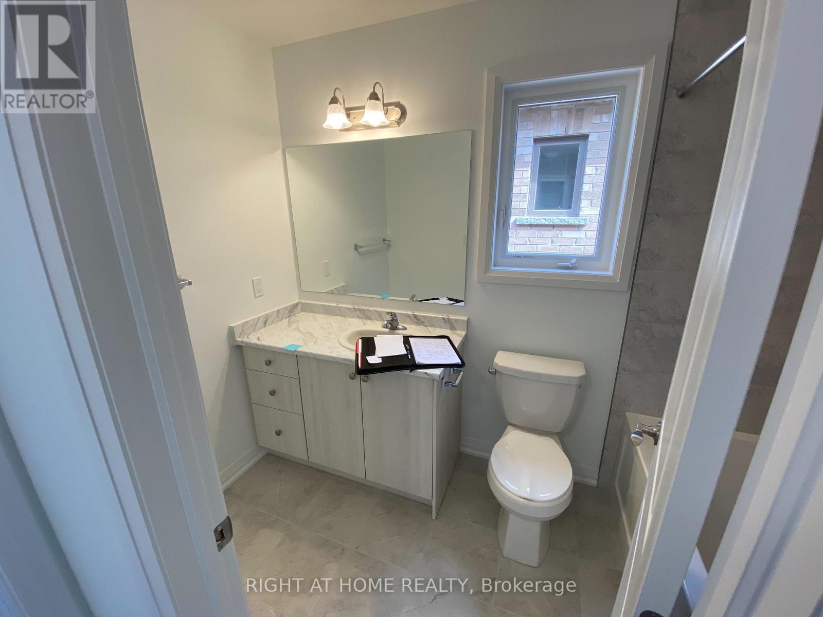 31 Copperhill Heights, Barrie, Ontario  L9J 0K6 - Photo 9 - S13556724
