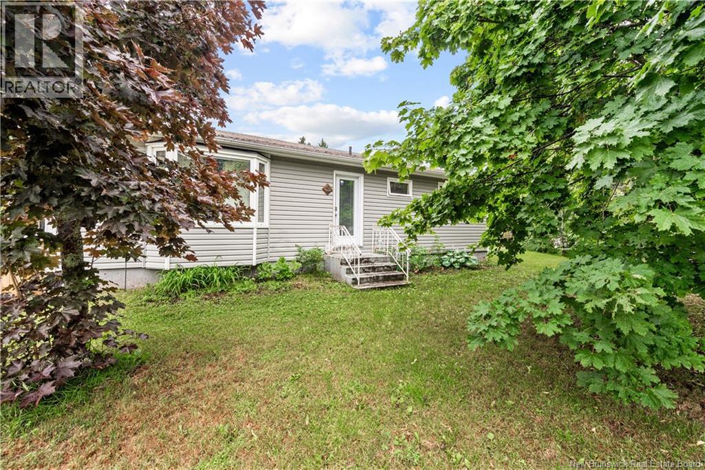 3 Downsview Avenue, Moncton, New Brunswick  E1A 4C4 - Photo 3 - NB143923