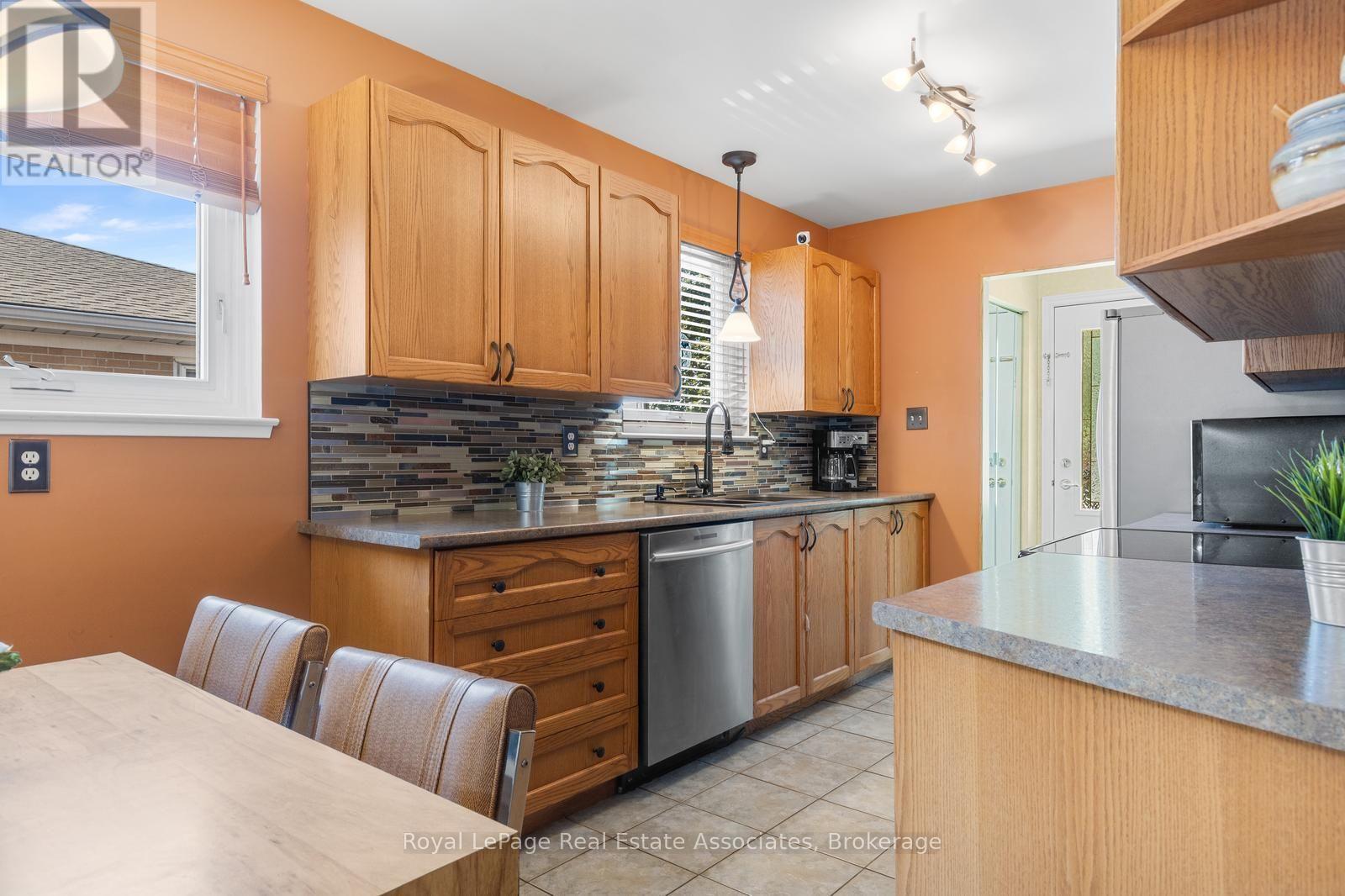 572 Tedwyn Drive, Mississauga, Ontario  L5A 1J9 - Photo 14 - W13556554