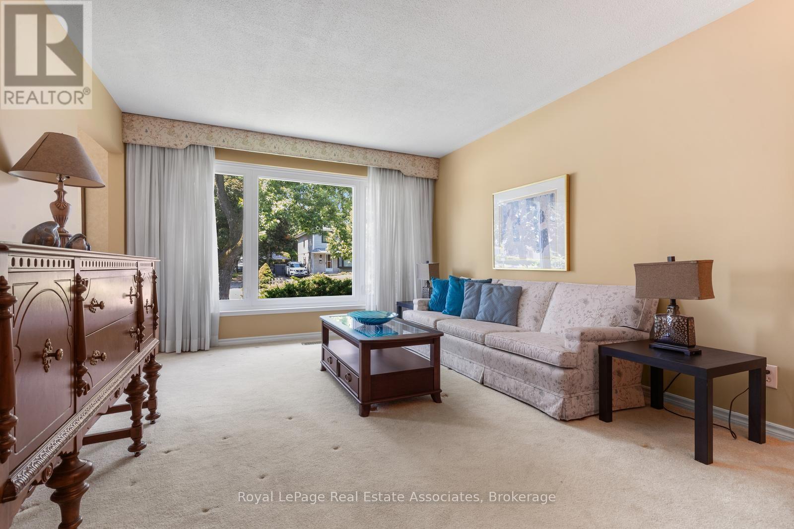 572 Tedwyn Drive, Mississauga, Ontario  L5A 1J9 - Photo 4 - W13556554