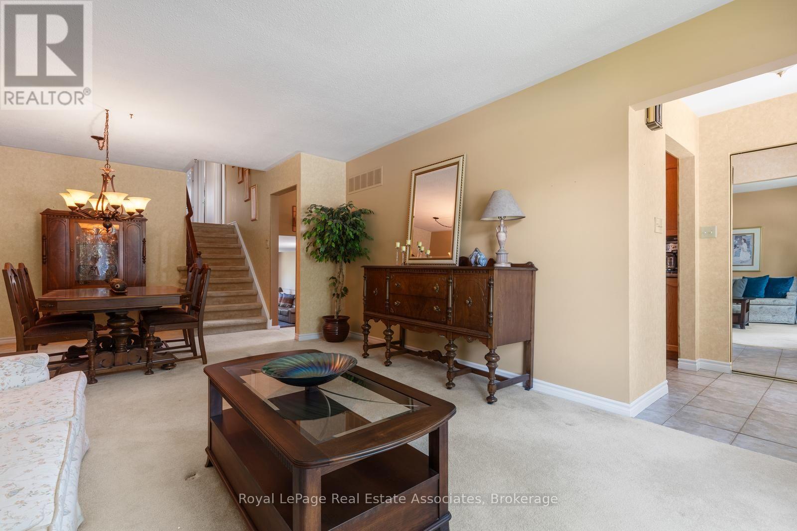 572 Tedwyn Drive, Mississauga, Ontario  L5A 1J9 - Photo 7 - W13556554