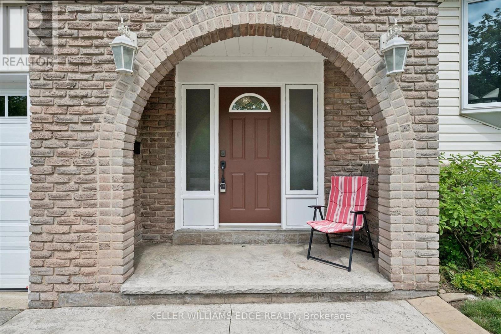 495 Tipperton Crescent, Oakville, Ontario  L6L 5E1 - Photo 3 - W13556558