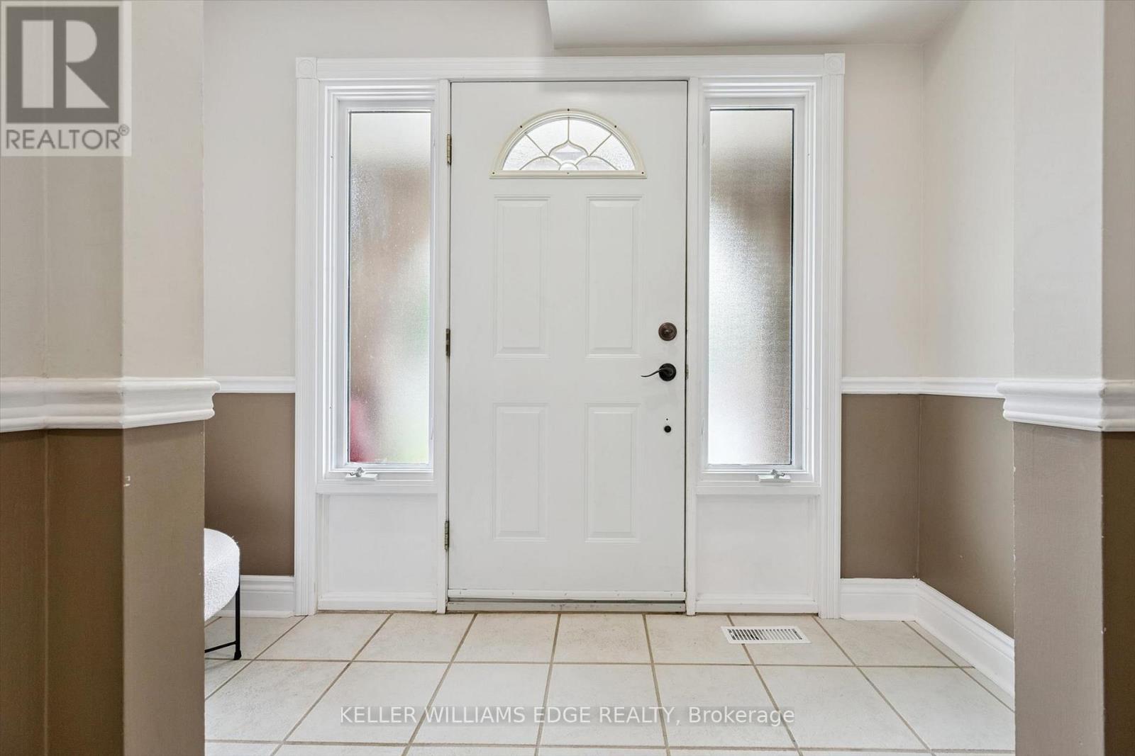 495 Tipperton Crescent, Oakville, Ontario  L6L 5E1 - Photo 4 - W13556558