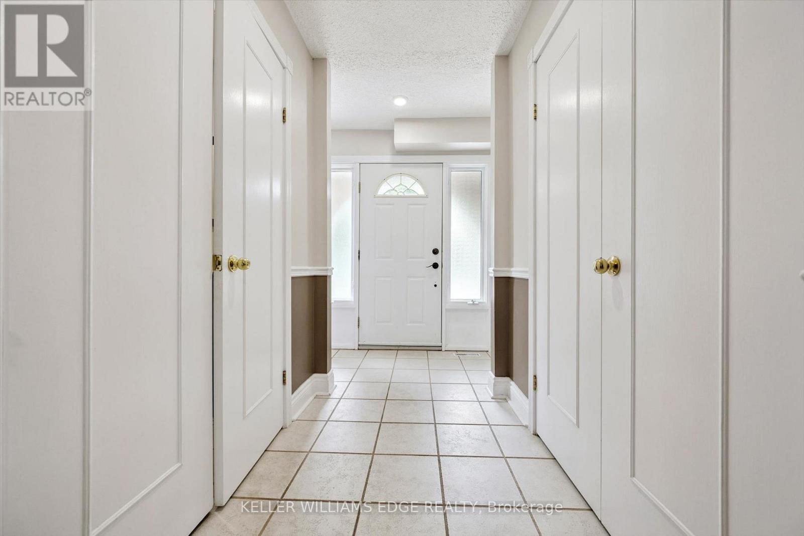495 Tipperton Crescent, Oakville, Ontario  L6L 5E1 - Photo 5 - W13556558