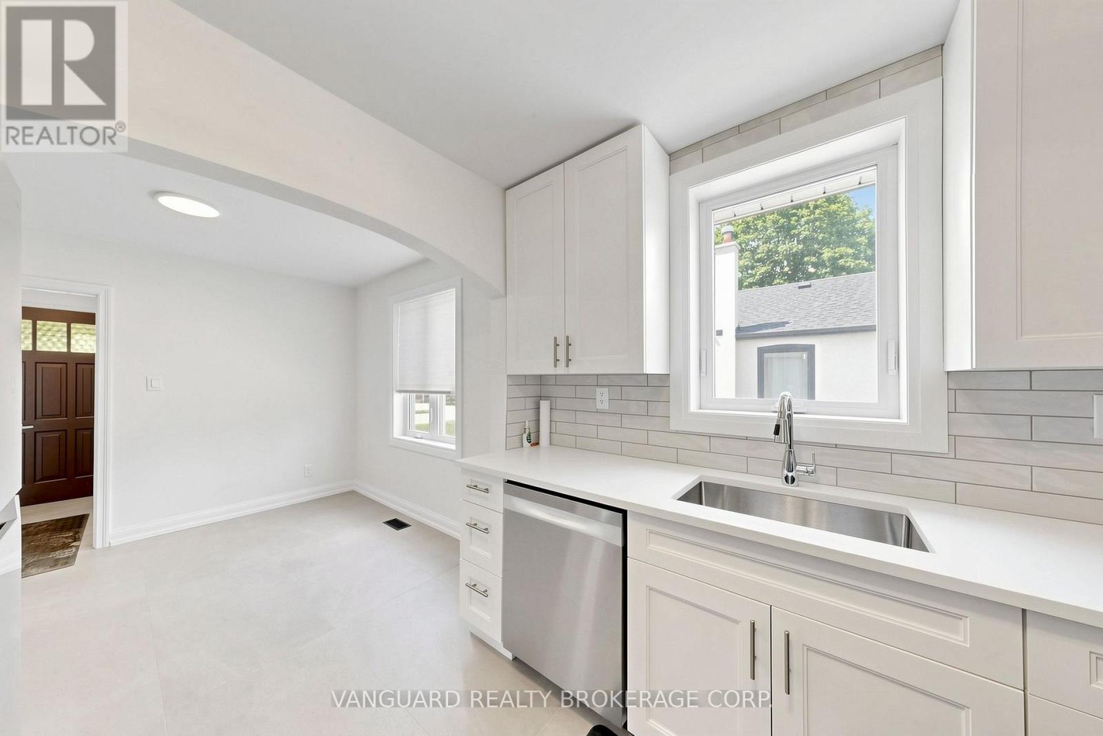 22 Nash Drive, Toronto, Ontario  M3M 2L3 - Photo 17 - W13556640