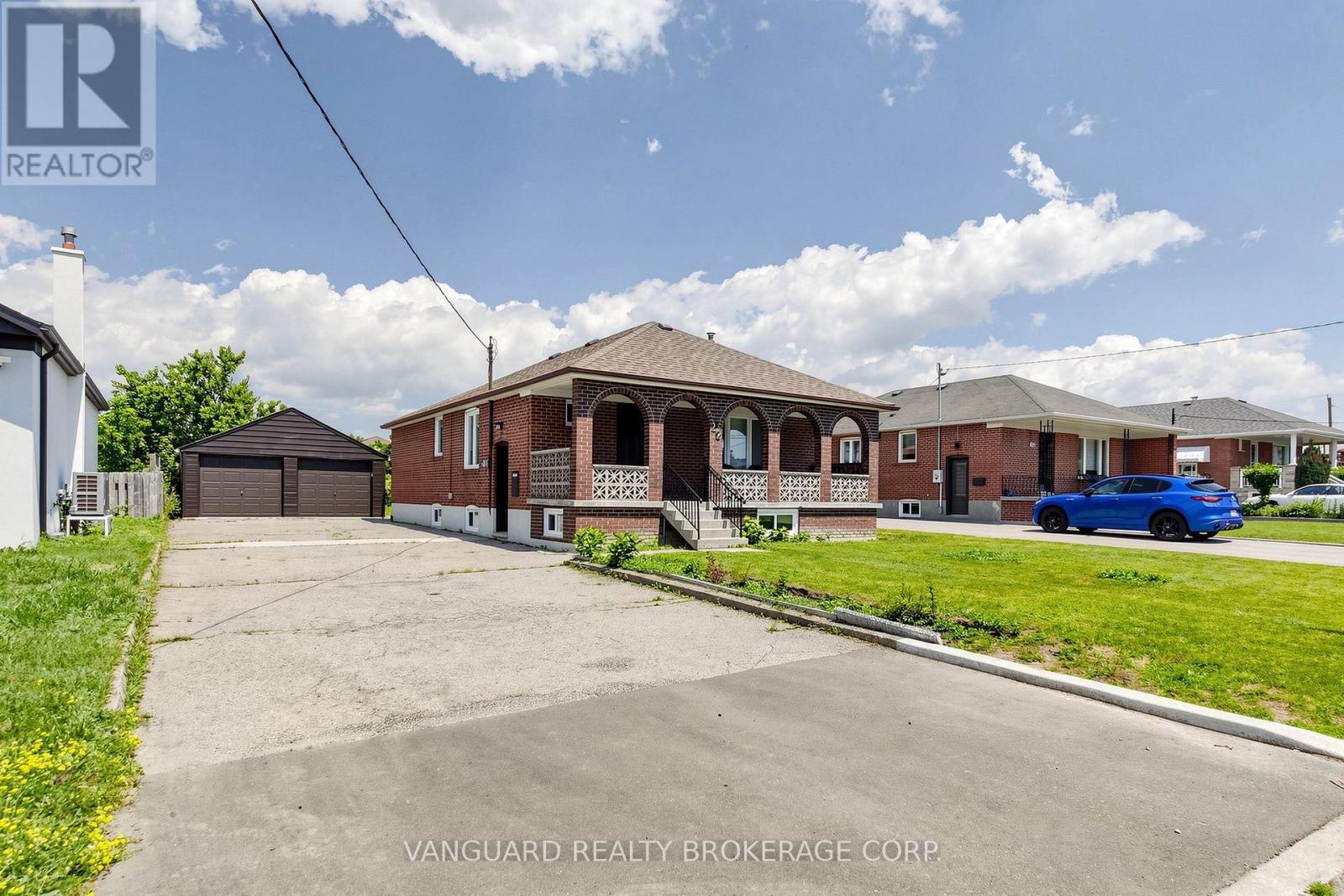 22 Nash Drive, Toronto, Ontario  M3M 2L3 - Photo 3 - W13556640