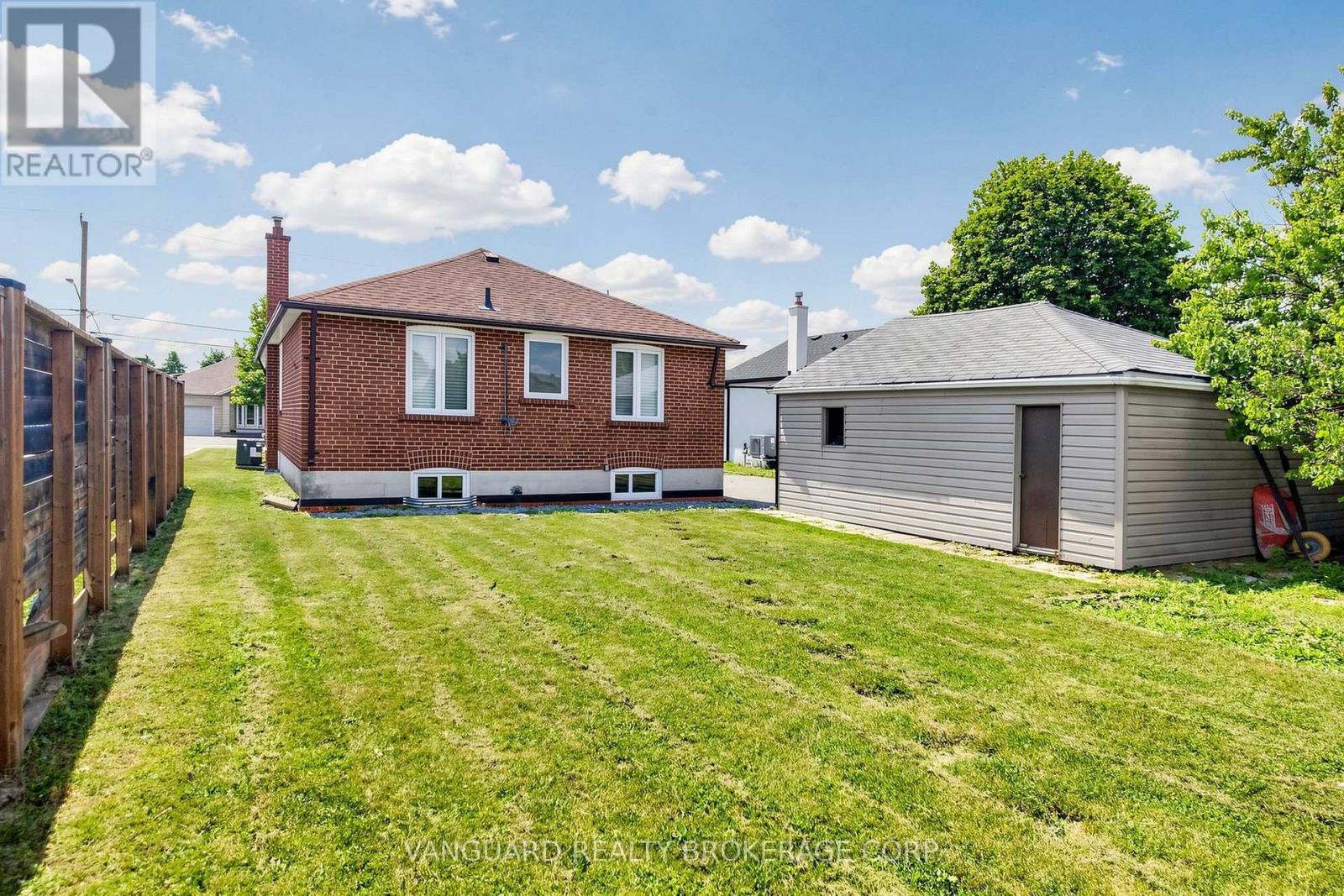 22 Nash Drive, Toronto, Ontario  M3M 2L3 - Photo 32 - W13556640