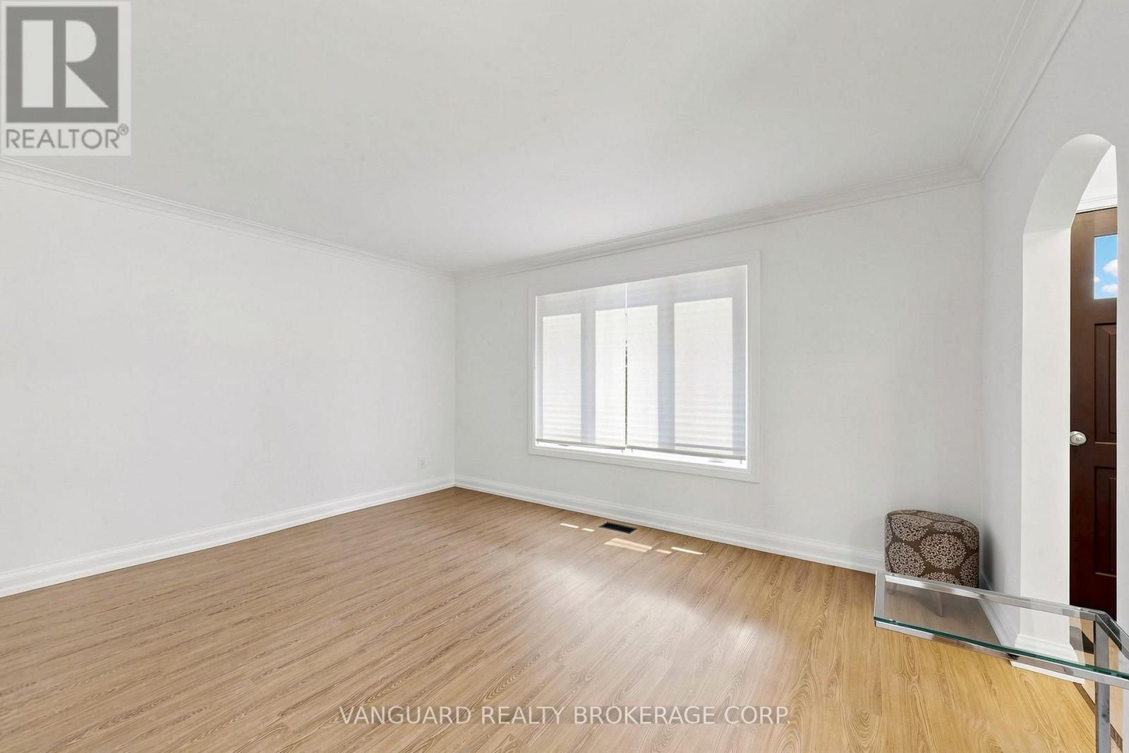 22 Nash Drive, Toronto, Ontario  M3M 2L3 - Photo 6 - W13556640