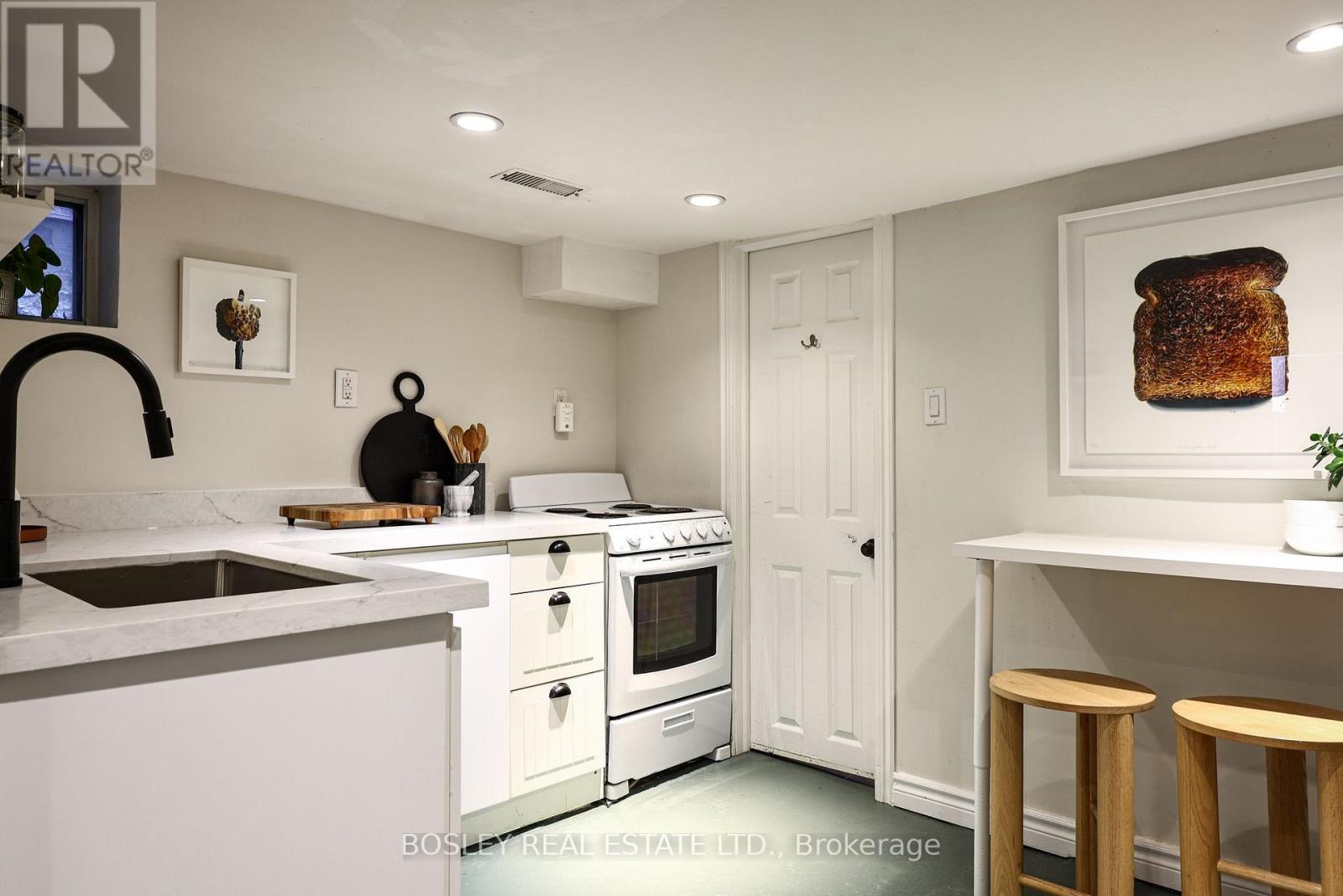 Bsmt - 16 Hallam Street, Toronto, Ontario  M6G 1W2 - Photo 17 - W13556716