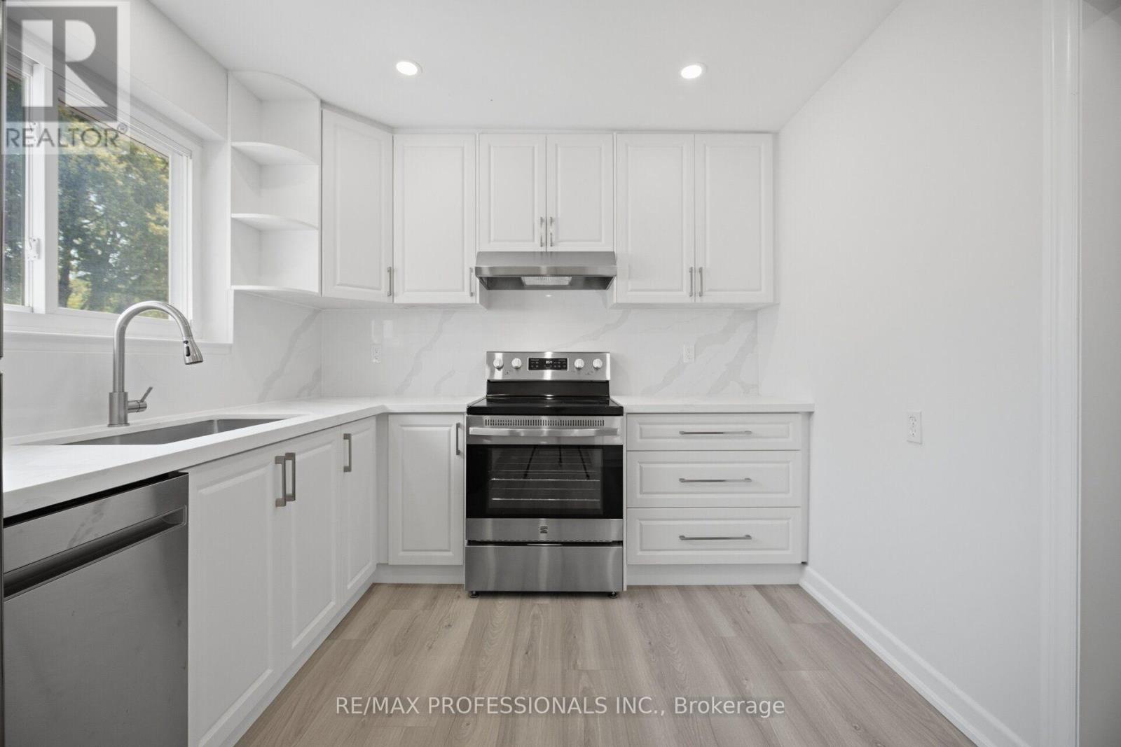 24 Millburn Drive, Toronto, Ontario  M9B 2W9 - Photo 10 - W13556722