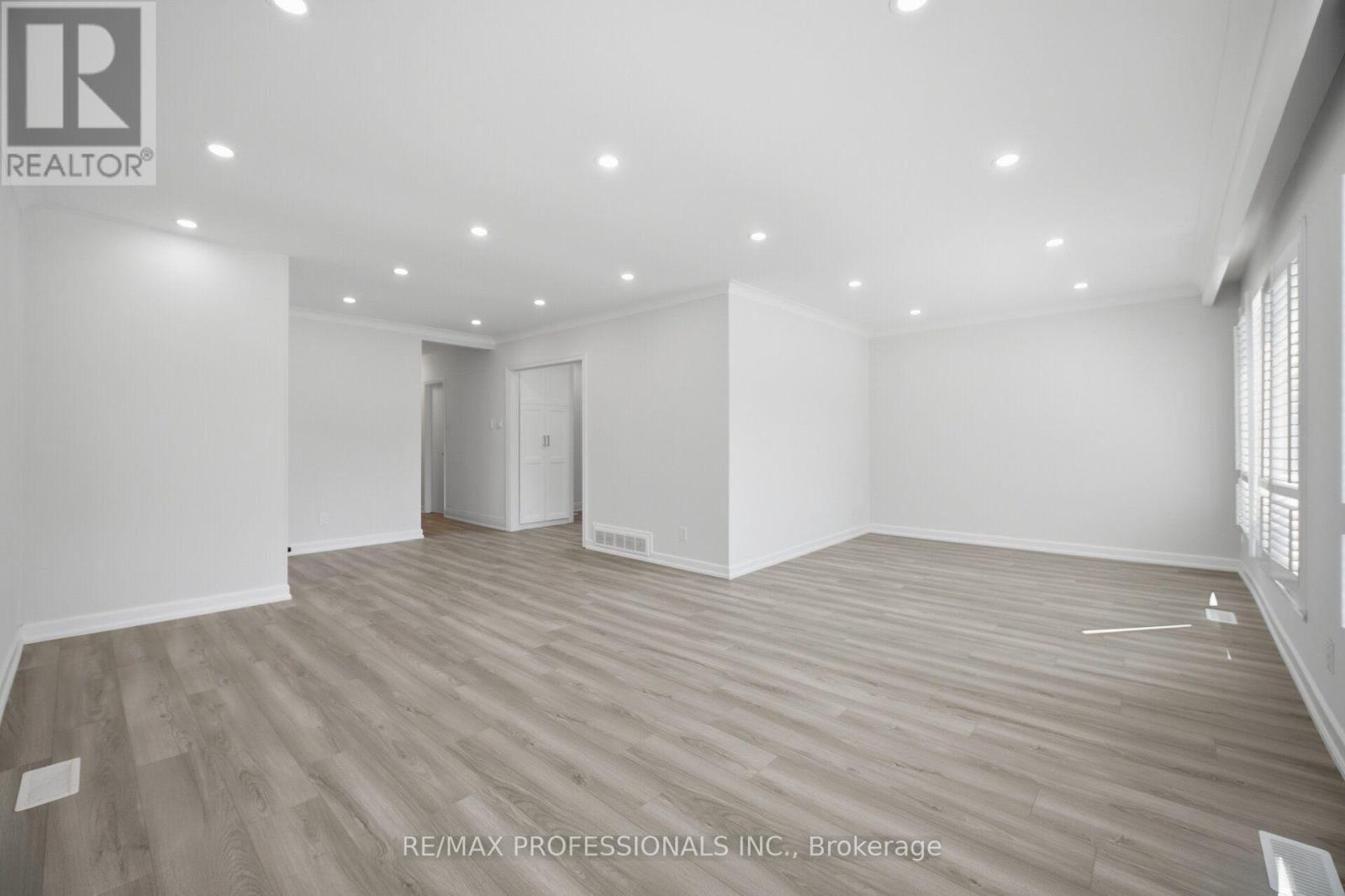 24 Millburn Drive, Toronto, Ontario  M9B 2W9 - Photo 13 - W13556722