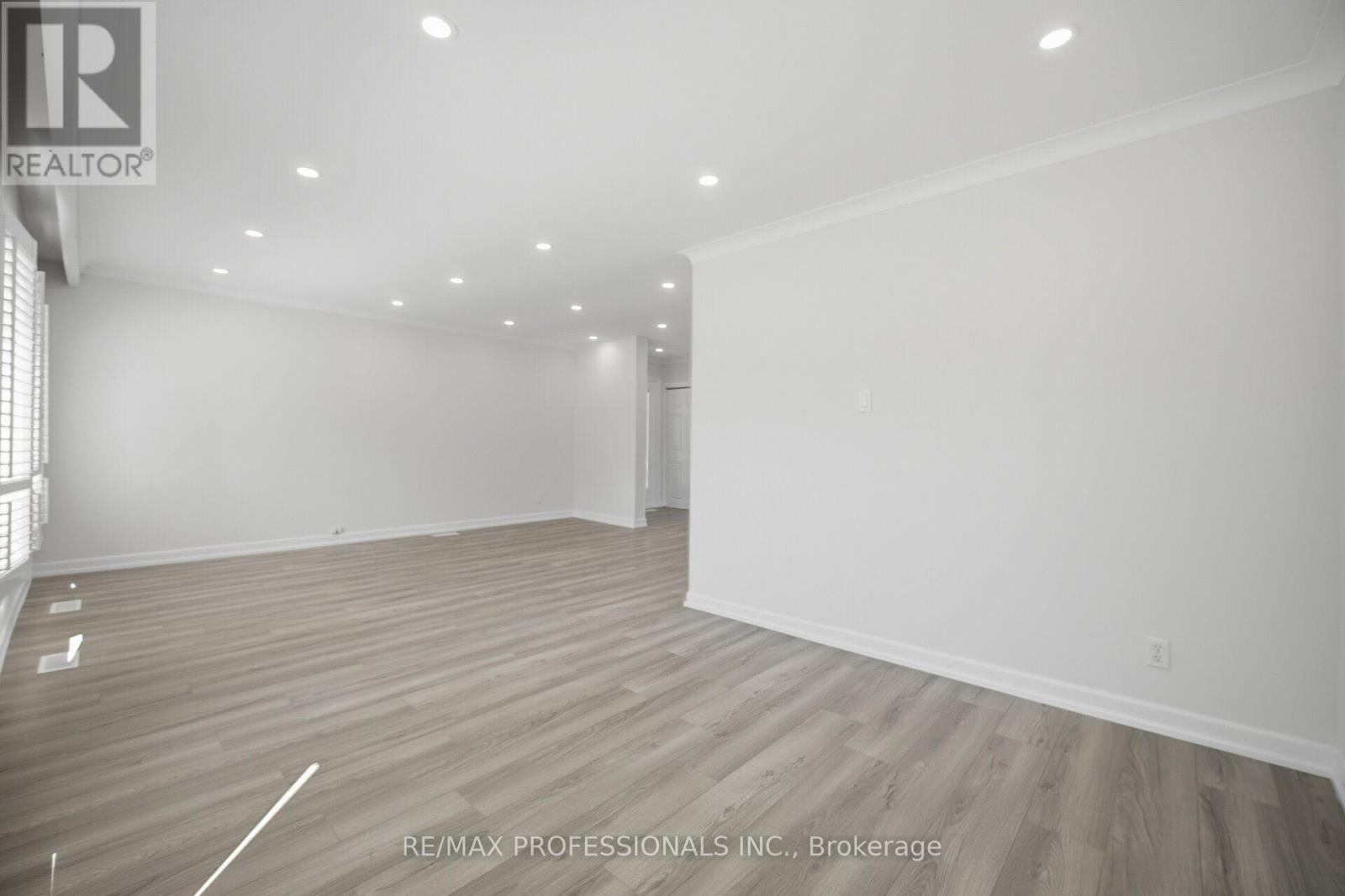 24 Millburn Drive, Toronto, Ontario  M9B 2W9 - Photo 15 - W13556722