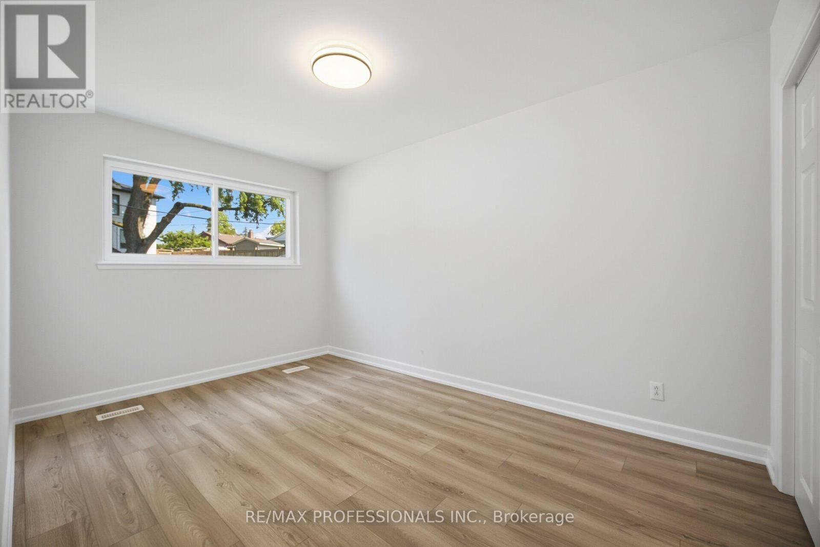 24 Millburn Drive, Toronto, Ontario  M9B 2W9 - Photo 16 - W13556722