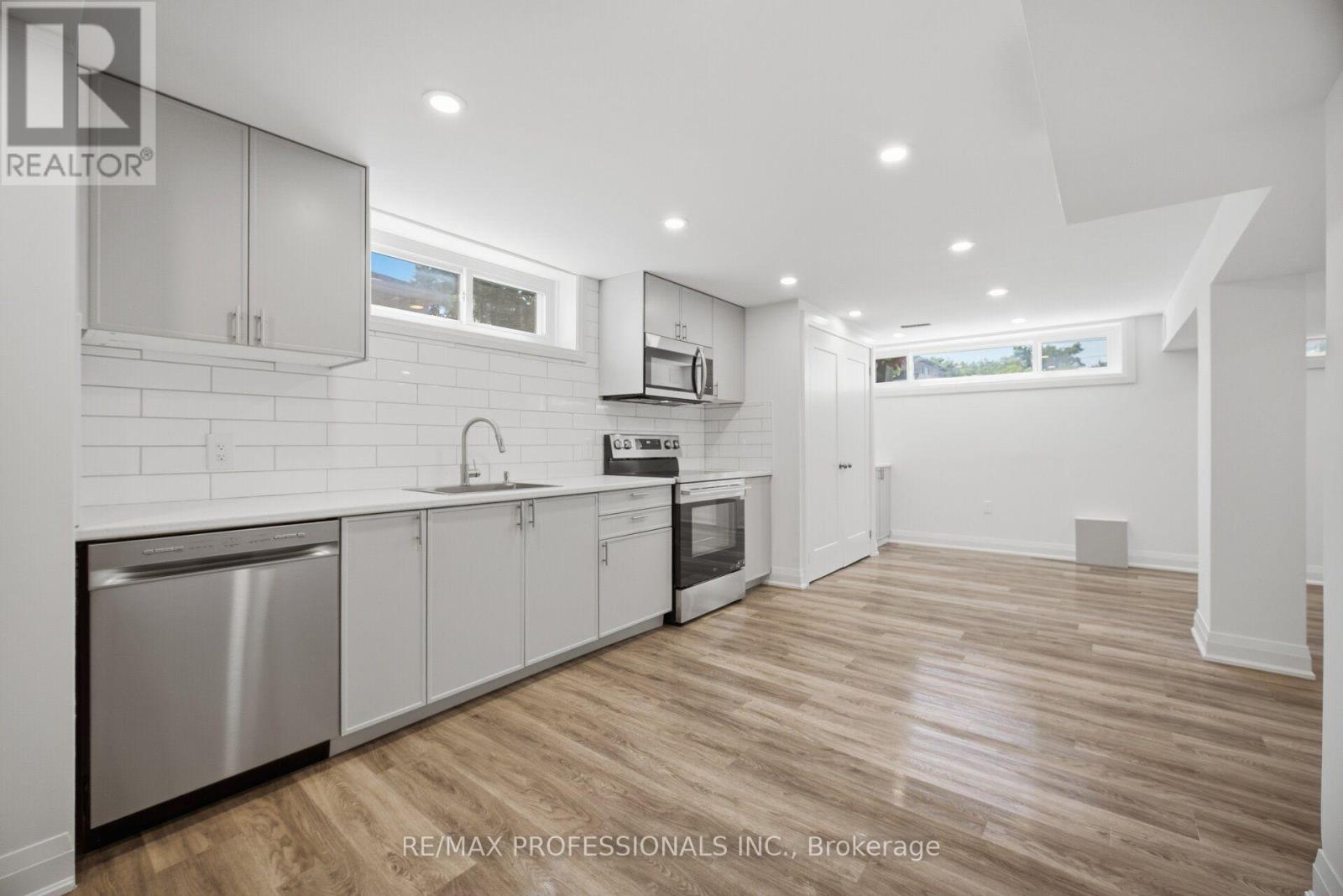 24 Millburn Drive, Toronto, Ontario  M9B 2W9 - Photo 26 - W13556722