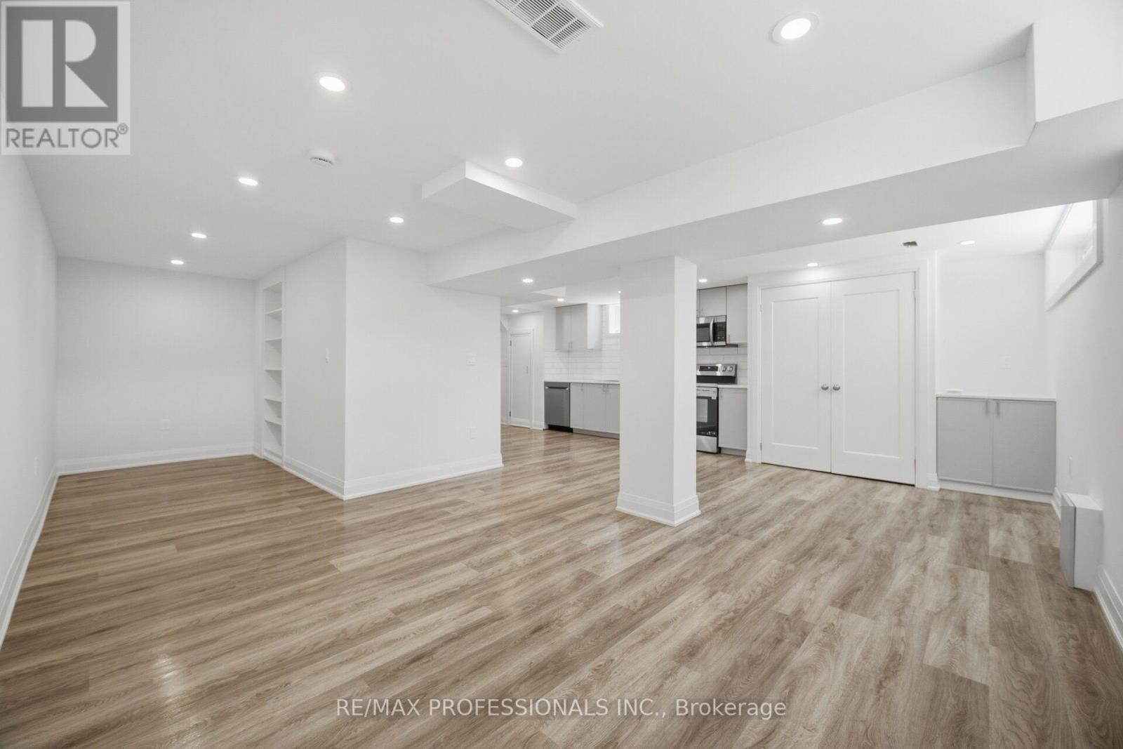24 Millburn Drive, Toronto, Ontario  M9B 2W9 - Photo 28 - W13556722
