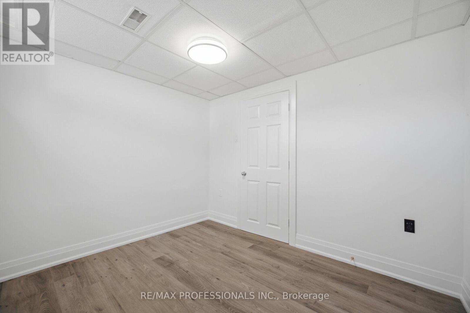 24 Millburn Drive, Toronto, Ontario  M9B 2W9 - Photo 33 - W13556722
