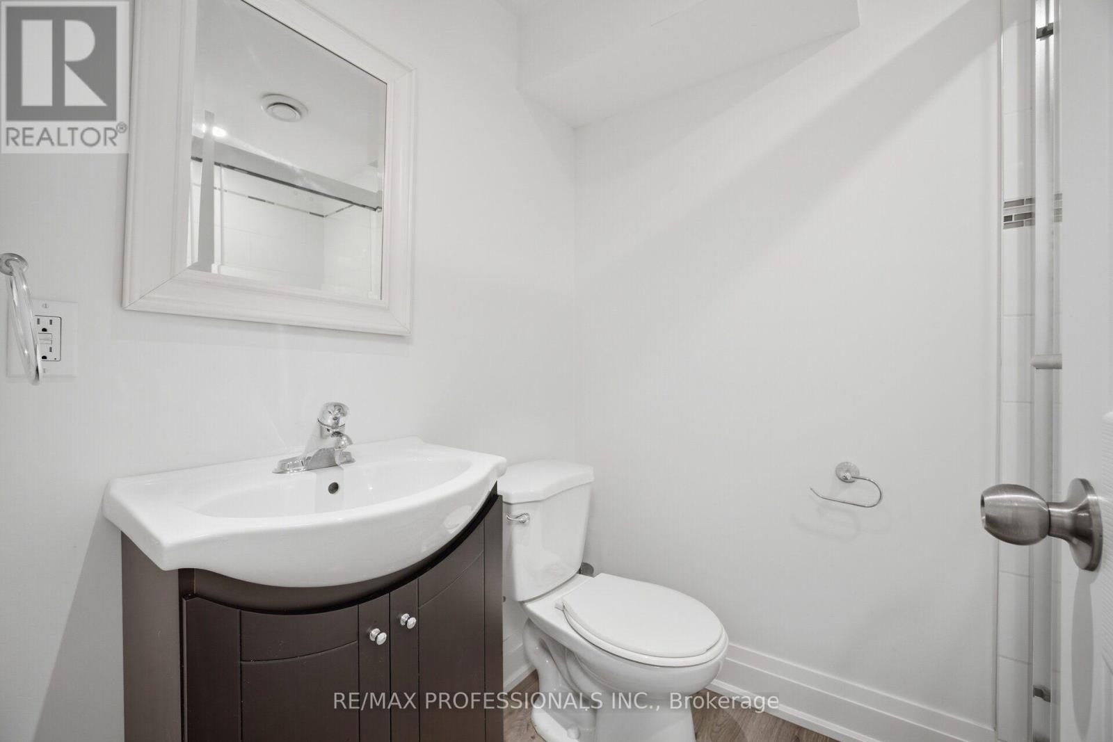 24 Millburn Drive, Toronto, Ontario  M9B 2W9 - Photo 34 - W13556722