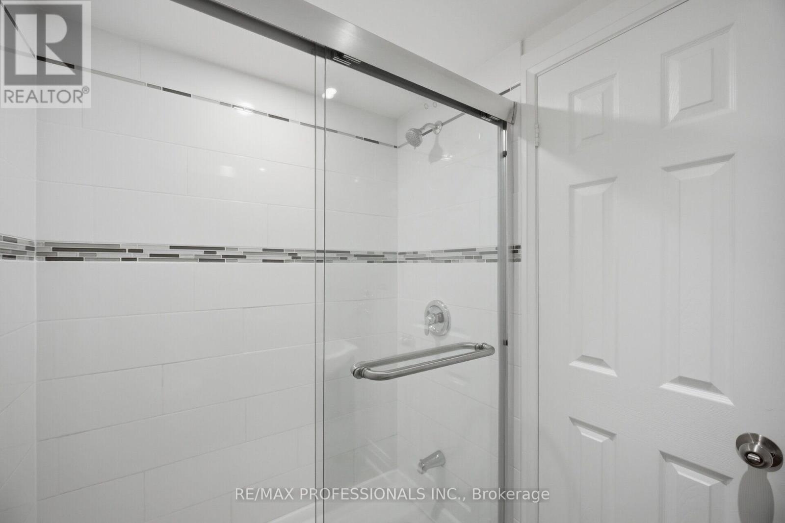 24 Millburn Drive, Toronto, Ontario  M9B 2W9 - Photo 35 - W13556722