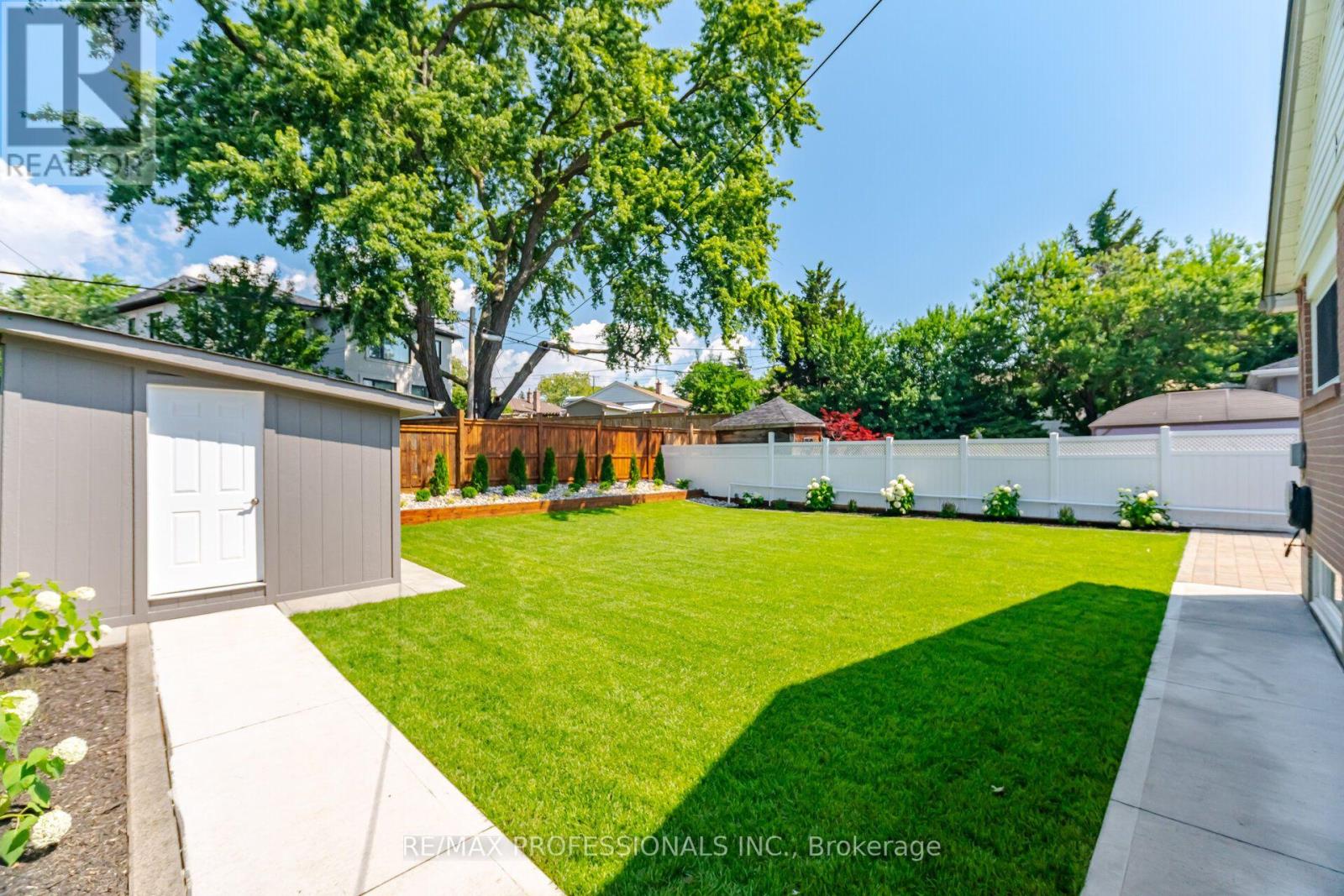 24 Millburn Drive, Toronto, Ontario  M9B 2W9 - Photo 38 - W13556722