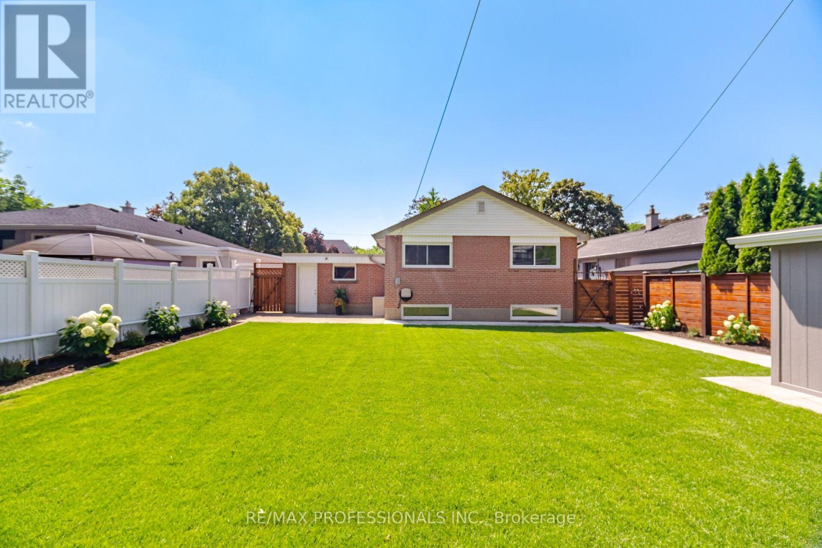 24 Millburn Drive, Toronto, Ontario  M9B 2W9 - Photo 41 - W13556722