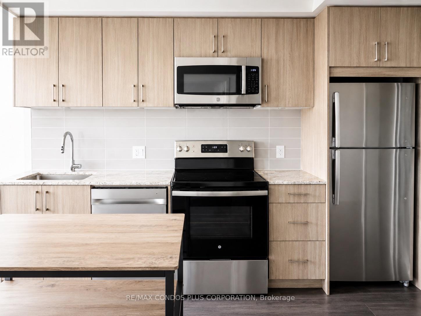 424 - 4010 Eglinton Avenue W, Toronto, Ontario  M9A 0G5 - Photo 2 - W13556810