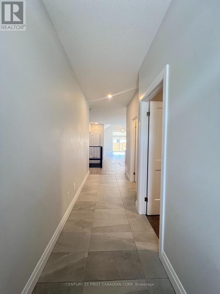 38 Compass Trail, Central Elgin, Ontario  N5L 1J8 - Photo 5 - X13555506